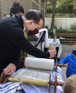 Rabbi Satz with Torah, Yad and Chidlren